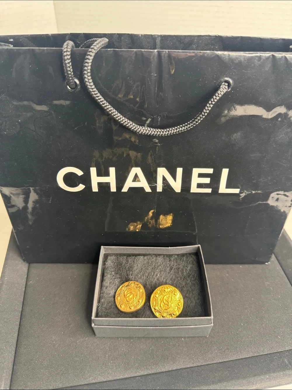 Vintage Chanel 1994 Baroque CC Logo Clip-On Earrings Gold Tone Ornate Medallion - Picture 10 of 10